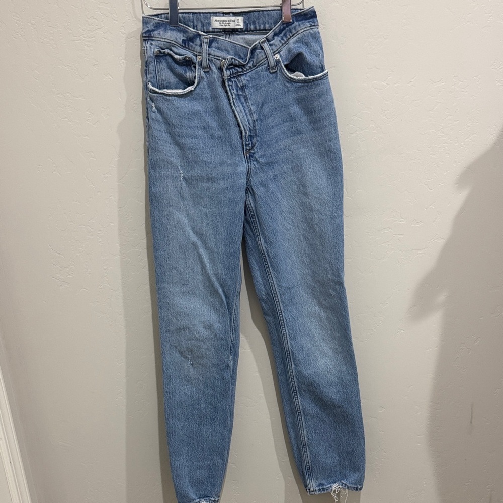 Abercrombie & Fitch 90’s Utra High Rise Straight Leg Jeans with Criss Cross - Picture 3 of 7